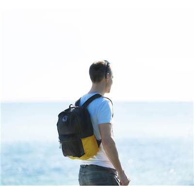 リベ ポケッタブルバッグ 20L ブラック/マスタードイエロー
