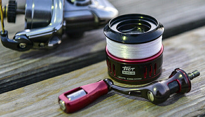 CBS SPOOL-S22 レッド×ガンメタ PE#0.35-150m/MONO#0.3-200 33.5g